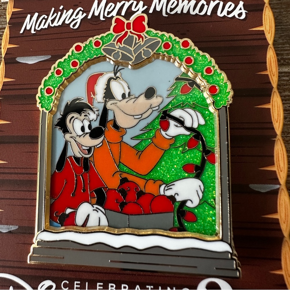 Disney Parks Christmas 2025 - Making Merry Memories Goofy & Max LE 4500 Pin